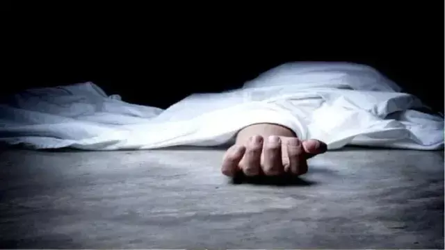 UP : मोबाइल विवाद के बाद 15 वर्षीय किशोरी ने की आत्महत्या, बघेड़ा गांव में दर्दनाक घटना UP : मोबाइल विवाद के बाद 15 वर्षीय किशोरी ने की आत्महत्या, बघेड़ा गांव में दर्दनाक घटना