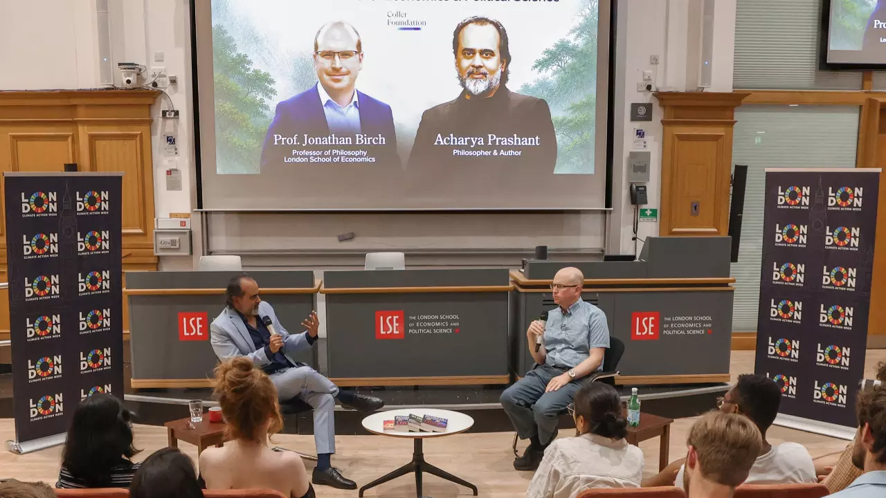 LSE में आचार्य प्रशांत और प्रो. जोनाथन बिर्च की चर्चा, सेंटीएंस पर मंथन LSE में आचार्य प्रशांत और प्रो. जोनाथन बिर्च की चर्चा, सेंटीएंस पर मंथन