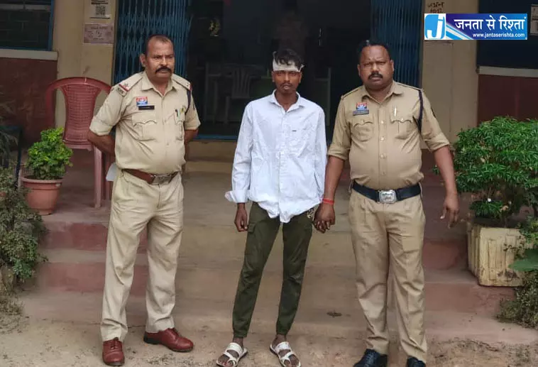 छेड़छाड़ का विरोध करने पर युवती के रिश्तेदार पर चाकू से हमला, मनचला गिरफ्तार छेड़छाड़ का विरोध करने पर युवती के रिश्तेदार पर चाकू से हमला, मनचला गिरफ्तार