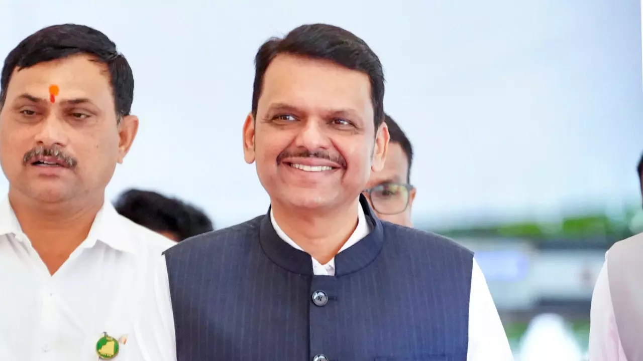 महाराष्ट्र सियासत: देवेंद्र फडणवीस ने सचिन अहीर की निर्णय क्षमता को सराहा महाराष्ट्र सियासत: देवेंद्र फडणवीस ने सचिन अहीर की निर्णय क्षमता को सराहा