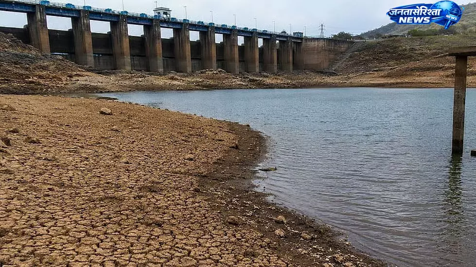 Pune में पानी संकट, डैम का जलस्तर गिरा Pune में पानी संकट, डैम का जलस्तर गिरा