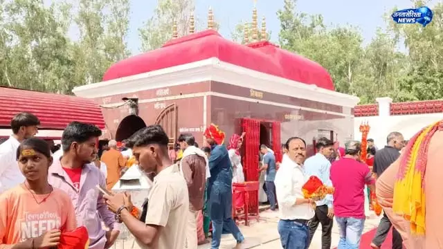थावे शक्तिपीठ में सुरक्षा और व्यवस्था बढ़ाई गई थावे शक्तिपीठ में सुरक्षा और व्यवस्था बढ़ाई गई