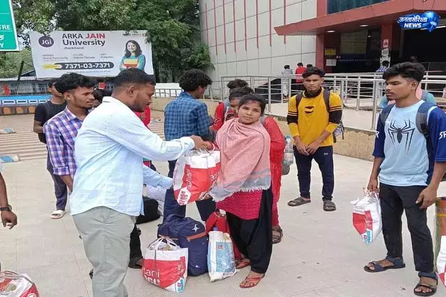 गैस रिसाव के बाद सुरक्षित वापसी, 14 मजदूर पहुंचे घर गैस रिसाव के बाद सुरक्षित वापसी, 14 मजदूर पहुंचे घर