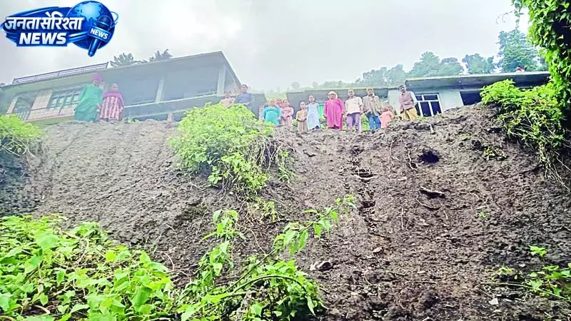 बारिश से सूरी पंचायत में तबाही, सहम गए ग्रामीण बारिश से सूरी पंचायत में तबाही, सहम गए ग्रामीण