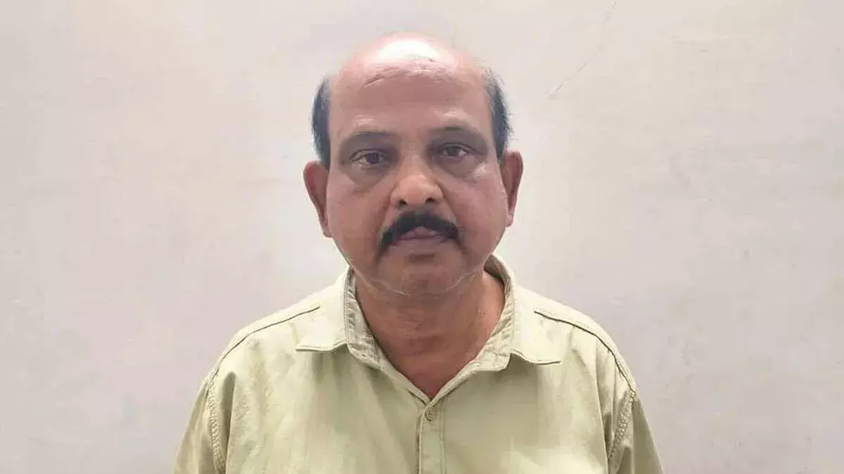 Kannur में 11 साल की लड़की के यौन शोषण के आरोप में रिटायर्ड सब-इंस्पेक्टर गिरफ्तार Kannur में 11 साल की लड़की के यौन शोषण के आरोप में रिटायर्ड सब-इंस्पेक्टर गिरफ्तार