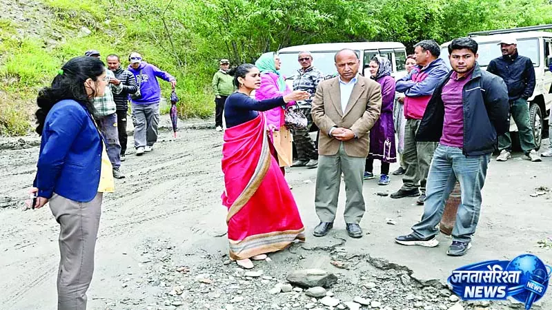दो झूले लगाएं और वैकल्पिक मार्ग खोलें दो झूले लगाएं और वैकल्पिक मार्ग खोलें