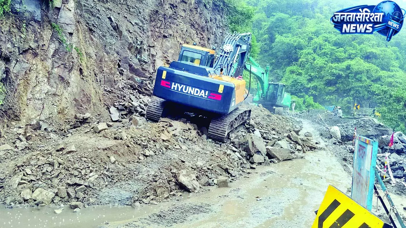 भराड़ीघाट के पास भारी भूस्खलन शिमला-मटौर हाईवे 9 घंटे से बंद भराड़ीघाट के पास भारी भूस्खलन शिमला-मटौर हाईवे 9 घंटे से बंद