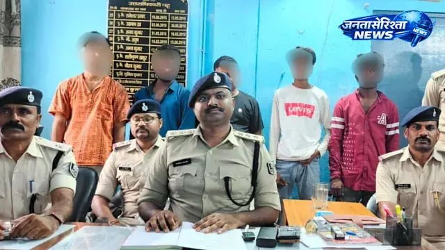 Raxaul : अंतरराष्ट्रीय बाइक चोर गिरोह का भंडाफोड़, नेपाल सहित 5 आरोपी गिरफ्तार