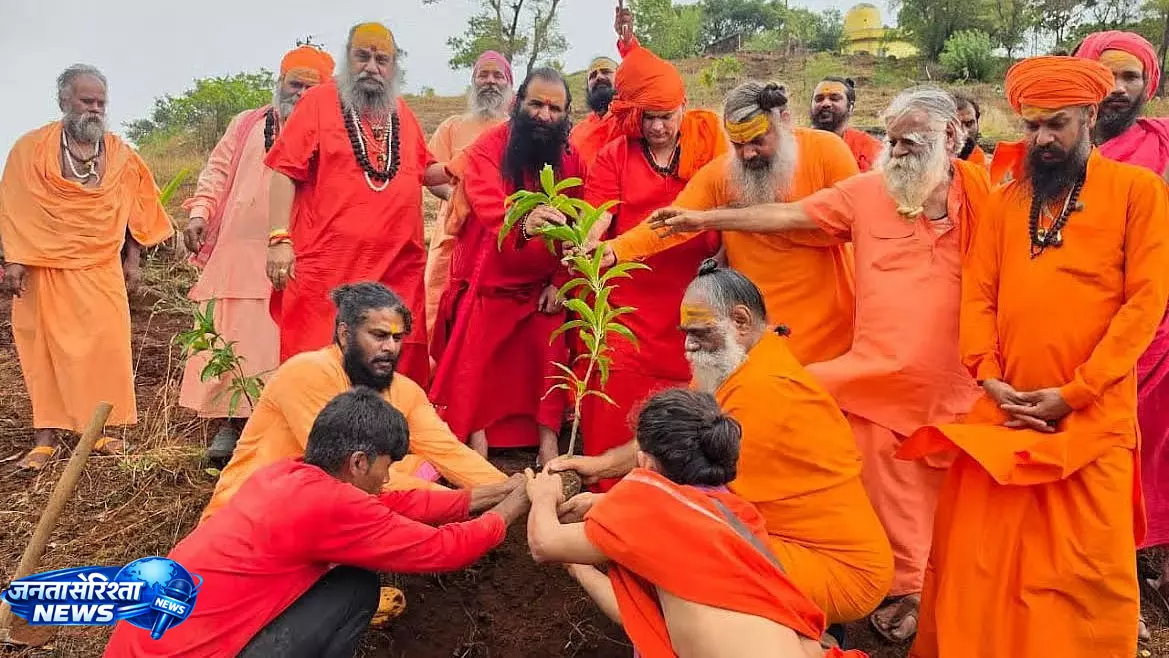 Simhastha Kumbh 2027: नीलगिरी-ब्रह्मगिरी पर वृक्षारोपण अभियान शुरू Simhastha Kumbh 2027: नीलगिरी-ब्रह्मगिरी पर वृक्षारोपण अभियान शुरू
