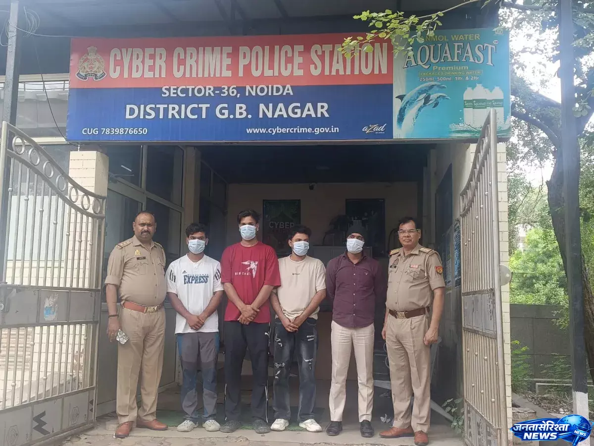 Noida में बड़ी कार्रवाई, क्रेडिट कार्ड के जरिए चल रहा था ठगी का खेल Noida में बड़ी कार्रवाई, क्रेडिट कार्ड के जरिए चल रहा था ठगी का खेल