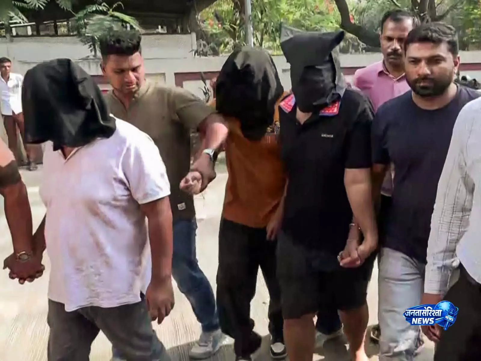 महाराष्ट्र: ठाणे पुलिस ने TET पेपर लीक मामले में तीन लोगों को किया गिरफ़्तार महाराष्ट्र: ठाणे पुलिस ने TET पेपर लीक मामले में तीन लोगों को किया गिरफ़्तार