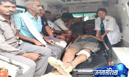 फुर्ती और सतर्कता बनी जीवनरक्षक, दम्बुक सड़क दुर्घटना में समय पर मिला बचाव