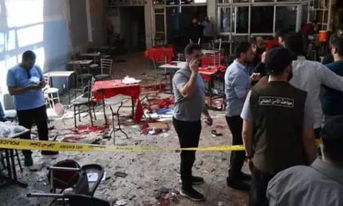 सीरिया की राजधानी दमिश्क में एक कैफे में भीषण धमाका, 9 लोगों की मौत सीरिया की राजधानी दमिश्क में एक कैफे में भीषण धमाका, 9 लोगों की मौत