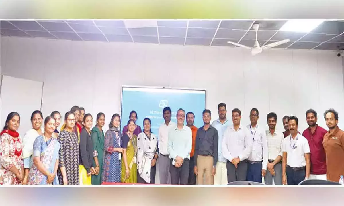 BEST IU शिक्षण में AI टूल का उपयोग करने पर FDP रखता