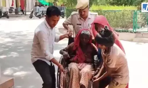 जब चैंबर से बाहर आए कलेक्टर, सुनी फरियाद