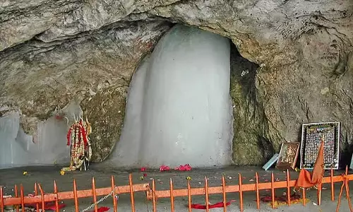 Amarnath Yatra 2026 शुरू: 3,880 मीटर ऊंचाई पर पवित्र गुफा के लिए पहला जत्था रवाना Amarnath Yatra 2026 शुरू: 3,880 मीटर ऊंचाई पर पवित्र गुफा के लिए पहला जत्था रवाना