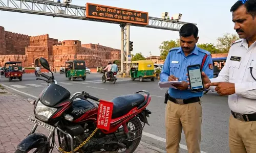Agra ; 156 चालानों का हैरान करने वाला मामला