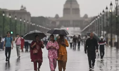 Delhi : दक्षिण-पश्चिम मानसून की दस्तक, कई इलाकों में बारिश Delhi : दक्षिण-पश्चिम मानसून की दस्तक, कई इलाकों में बारिश