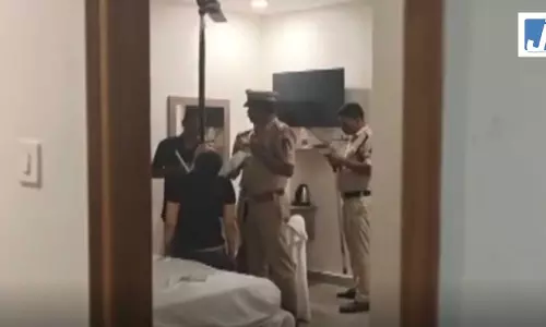 होटल में युवती की संदिग्ध परिस्थितियों में मौत, साथ आए युवक की बढ़ी मुश्किलें होटल में युवती की संदिग्ध परिस्थितियों में मौत, साथ आए युवक की बढ़ी मुश्किलें