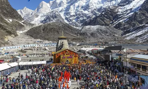 Uttarakhand : बदरी-केदार मंदिर समिति ने सख्त निर्देश जारी Uttarakhand : बदरी-केदार मंदिर समिति ने सख्त निर्देश जारी