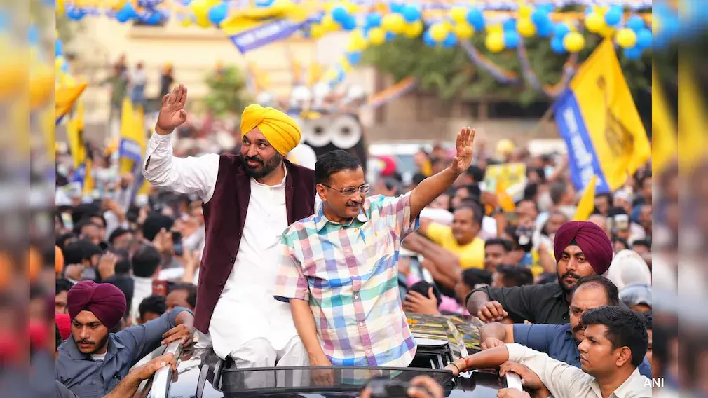 क्यों सिर्फ़ कैश ट्रांसफ़र AAP के लिए काफ़ी नहीं हो सकता क्यों सिर्फ़ कैश ट्रांसफ़र AAP के लिए काफ़ी नहीं हो सकता