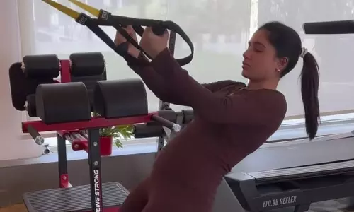 सामंथा रूथ प्रभु का फिटनेस वीडियो चर्चा में, प्रेग्नेंसी के बीच वर्कआउट जारी सामंथा रूथ प्रभु का फिटनेस वीडियो चर्चा में, प्रेग्नेंसी के बीच वर्कआउट जारी