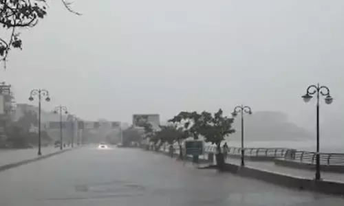 Ajmer: अजमेर में मानसून की पहली जोरदार बारिश, लोगों ने ली राहत की सांस Ajmer: अजमेर में मानसून की पहली जोरदार बारिश, लोगों ने ली राहत की सांस