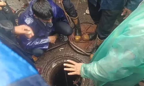 Mumbai: साकीनाका गटर हादसे के बाद मनपा का एक्शन, चार कर्मचारी निलंबित Mumbai: साकीनाका गटर हादसे के बाद मनपा का एक्शन, चार कर्मचारी निलंबित