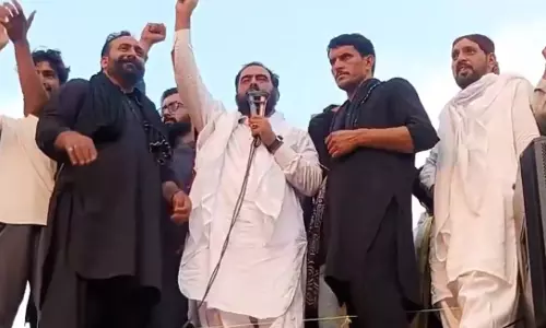 PoK नेता का बड़ा बयान: ‘हमें आतंकवादी मत कहो, पाक सेना ने दी थीं बंदूकें’