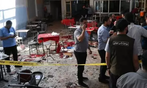 सेंट्रल दमिश्क के कैफे में धमाके में 9 लोगों की मौत, 20 घायल सेंट्रल दमिश्क के कैफे में धमाके में 9 लोगों की मौत, 20 घायल