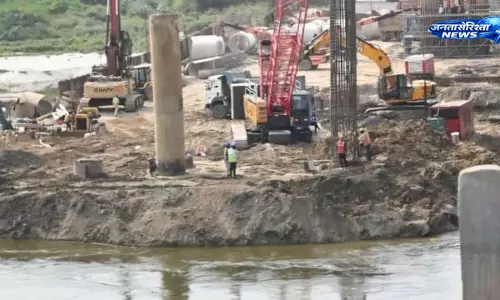 Agra : मेट्रो प्रोजेक्ट में तेजी, यमुना नदी में पिलर निर्माण पूरा Agra : मेट्रो प्रोजेक्ट में तेजी, यमुना नदी में पिलर निर्माण पूरा
