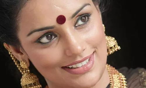 AMMA में बढ़ा सत्ता संघर्ष: श्वेता मेनन ने कमेटी की साख को दी चुनौती AMMA में बढ़ा सत्ता संघर्ष: श्वेता मेनन ने कमेटी की साख को दी चुनौती