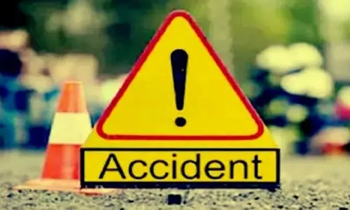 Andhra: बेकाबू ट्रक की टक्कर से ऑटो के उड़े परखच्चे, 4 बारातियों की मौत