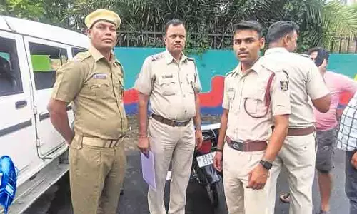Anugola एसपी कार्यालय के बाहर से फर्जी सिपाही गिरफ्तार