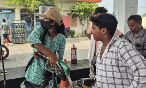 Crude oil सस्ता होने पर भी भारत में क्यों नहीं मिलती तुरंत राहत? Crude oil सस्ता होने पर भी भारत में क्यों नहीं मिलती तुरंत राहत?