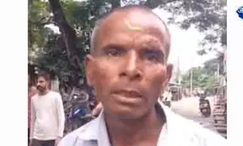 Bhadrak में नशे में स्कूल जाने पर हेडमास्टर निलंबित Bhadrak में नशे में स्कूल जाने पर हेडमास्टर निलंबित