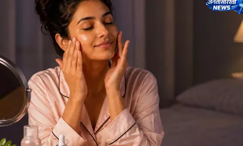 ग्लो बनाए रखने के लिए सही स्किन केयर जरूरी