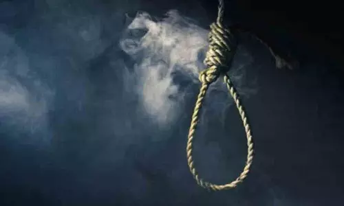 घटकेसर के पास ट्रेन के आगे गिरकर दंपत्ति की मौत, आत्महत्या की आशंका, पुलिस जांच जारी