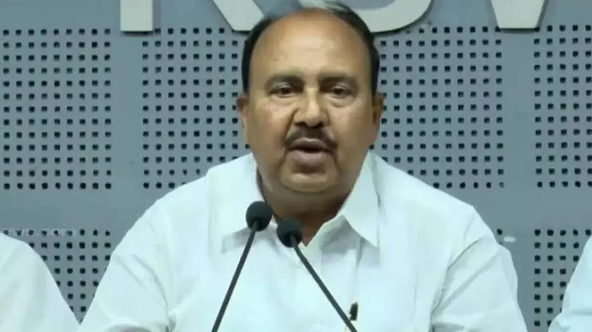 भ्रष्टाचार मामला: आरोपी को पेशी से पहले मिला सरकारी कवच, विवाद बढ़ा भ्रष्टाचार मामला: आरोपी को पेशी से पहले मिला सरकारी कवच, विवाद बढ़ा