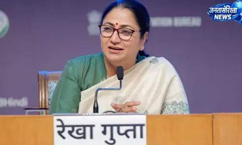 नई EV पॉलिसी लागू, पुराने पेट्रोल वाहनों पर रोक की अफवाहों को सरकार ने खारिज किया नई EV पॉलिसी लागू, पुराने पेट्रोल वाहनों पर रोक की अफवाहों को सरकार ने खारिज किया