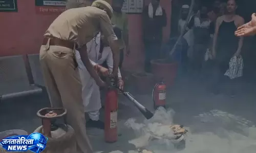 Fire से बचाव की तैयारी तेज, सहारनपुर अस्पताल में फायर मॉक ड्रिल Fire से बचाव की तैयारी तेज, सहारनपुर अस्पताल में फायर मॉक ड्रिल