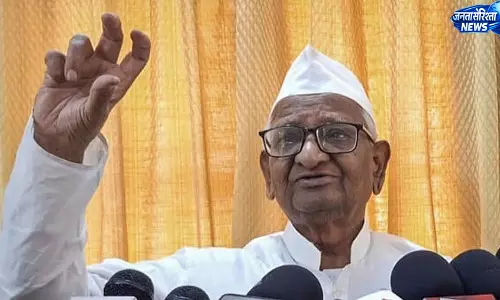 RTI नियमों पर रोक का स्वागत, अन्ना हजारे ने अनशन टाला लेकिन वापसी की मांग जारी RTI नियमों पर रोक का स्वागत, अन्ना हजारे ने अनशन टाला लेकिन वापसी की मांग जारी