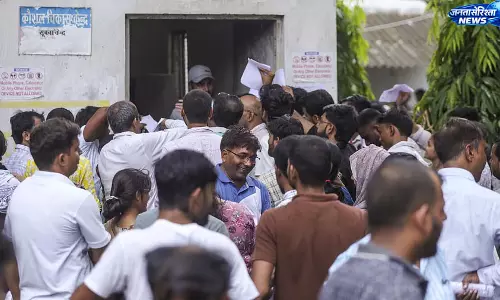 UPTET परीक्षा में देरी पर विवाद, रोड शो से ट्रैफिक जाम का आरोप UPTET परीक्षा में देरी पर विवाद, रोड शो से ट्रैफिक जाम का आरोप