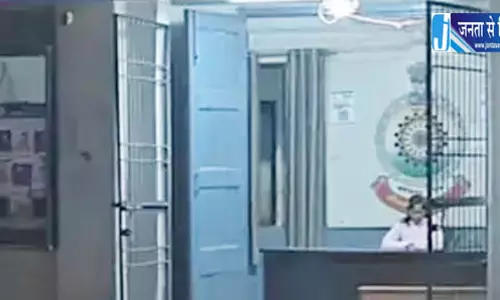 रो रही थी बच्चियां, दुर्ग में रेप का खुलासा रो रही थी बच्चियां, दुर्ग में रेप का खुलासा