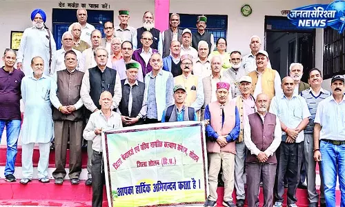 बाड़ीधार में उठी पेंशनरों की आवाज बाड़ीधार में उठी पेंशनरों की आवाज