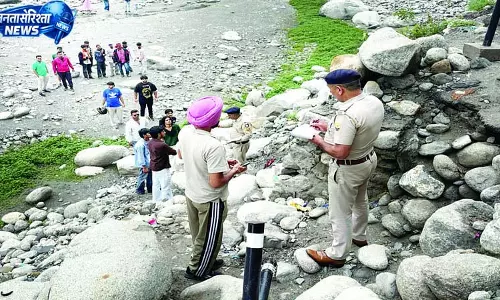 ब्यास किनारे न जाएं, जान को खतरा ब्यास किनारे न जाएं, जान को खतरा