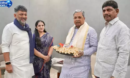 CM डी.के. शिवकुमार ने सिद्धारमैया से की मुलाकात CM डी.के. शिवकुमार ने सिद्धारमैया से की मुलाकात