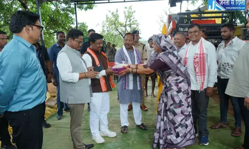 मांझीगुड़ा पहुंचे मंत्री रामविचार नेताम, कृषि यंत्र बैंक का किया निरीक्षण मांझीगुड़ा पहुंचे मंत्री रामविचार नेताम, कृषि यंत्र बैंक का किया निरीक्षण