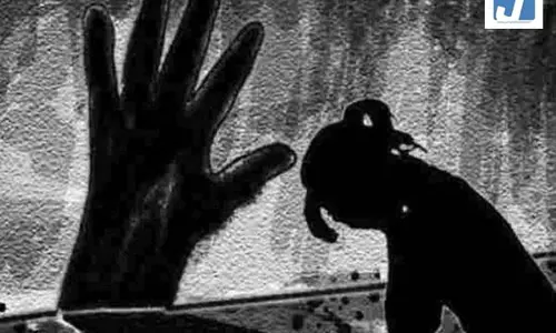 नाबालिग बहन को डरा-धमकाकर भाई ने किया दुष्कर्म, पत्नी का मर्डर कर चुका है नाबालिग बहन को डरा-धमकाकर भाई ने किया दुष्कर्म, पत्नी का मर्डर कर चुका है