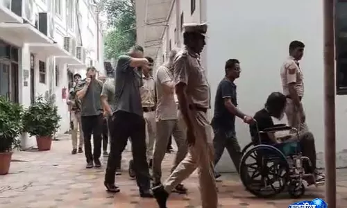 म्यांमार ट्रेनिंग मॉड्यूल: 5 यूक्रेनी और 1 अमेरिकी नागरिक को पटियाला हाई कोर्ट लाया गया म्यांमार ट्रेनिंग मॉड्यूल: 5 यूक्रेनी और 1 अमेरिकी नागरिक को पटियाला हाई कोर्ट लाया गया